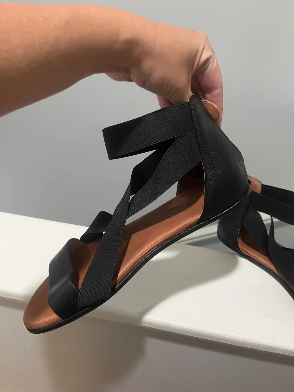 Gentle Souls Kenneth Cole 11 NWOT Black Leather Break Elastic Sandals Gladiator